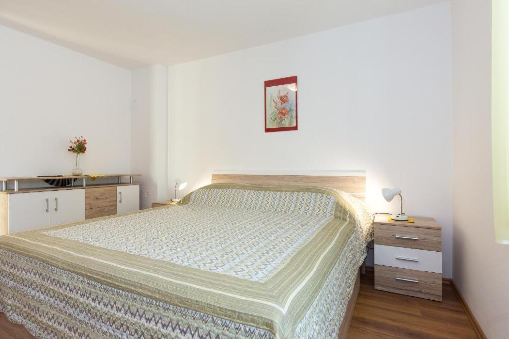 קרק Apartments Hodanic מראה חיצוני תמונה