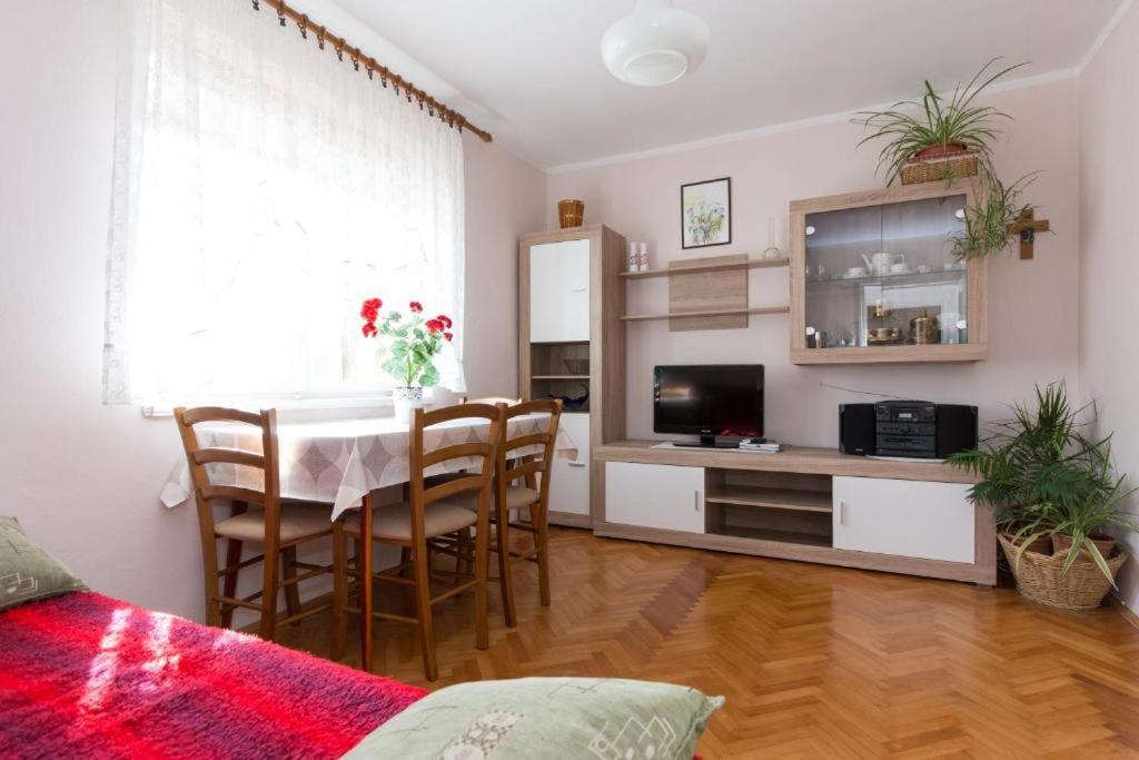קרק Apartments Hodanic מראה חיצוני תמונה