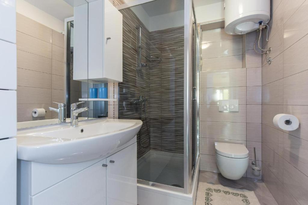 קרק Apartments Hodanic מראה חיצוני תמונה
