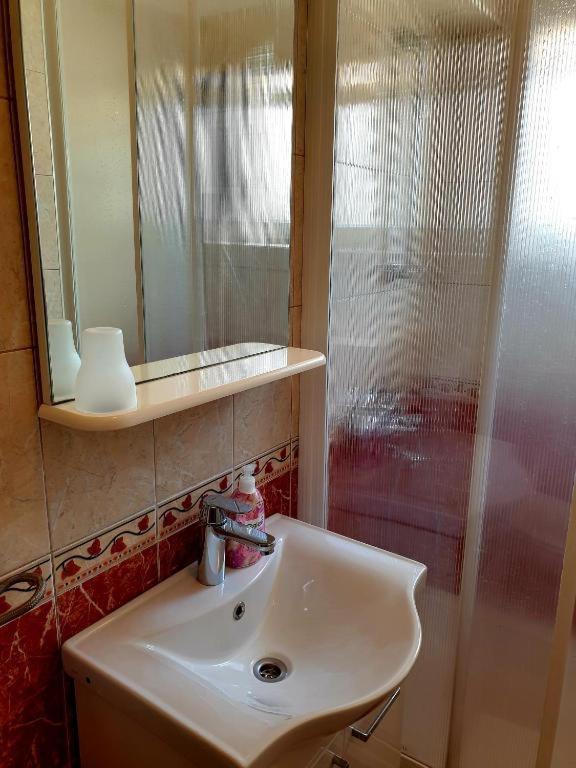 קרק Apartments Hodanic מראה חיצוני תמונה