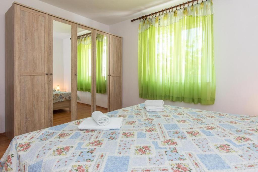 קרק Apartments Hodanic מראה חיצוני תמונה