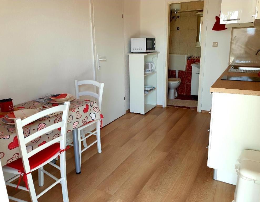 קרק Apartments Hodanic מראה חיצוני תמונה